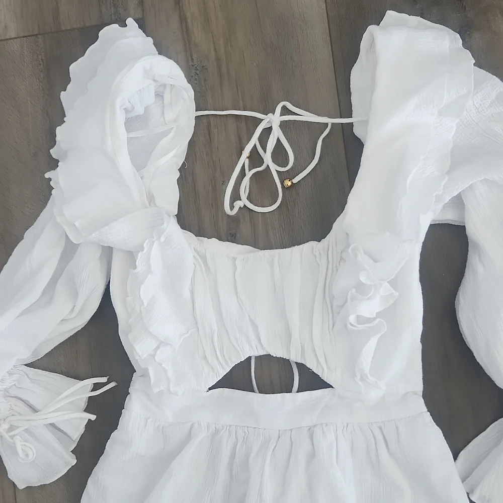 Indikah white Romper .  Small - Picture 3 of 6